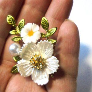 Vintage Brooch Floral golden tone elegant classic pin retro jewelry feminine